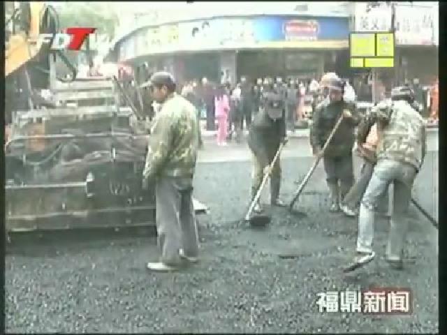 點頭：集鎮道路“白改黑”改善小城鎮道路交通條件