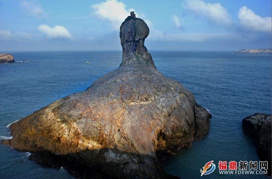 10臺山島上著名的“雨傘礁”猶如天鵝雄踞茫茫東海。.JPG