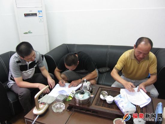 陶大貴與創業青年簽訂一對一陪伴式創業導師輔導協議.JPG