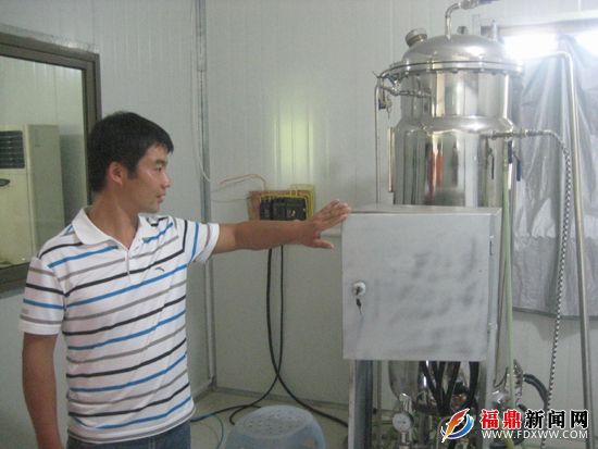 蔡清營的多功能真菌研發室.JPG