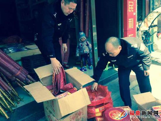 福鼎警方收繳非法煙花爆竹 推進“雷霆治爆”行動.jpg