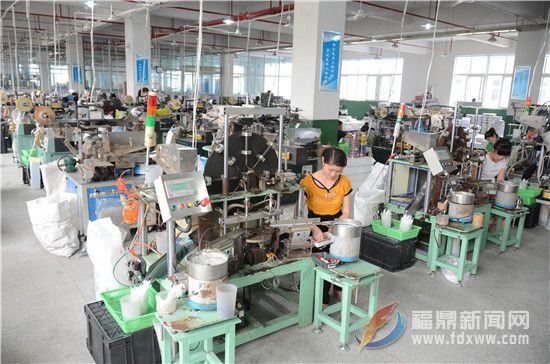 藍圖工貿有限公司的工人們正在忙碌著.jpg