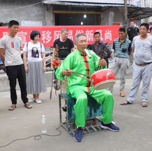 高手在民間！宣傳移風易俗，一個人的樂隊也很精彩！