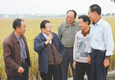 華西村原黨委書記吳仁寶:有福民先享，有難官先當