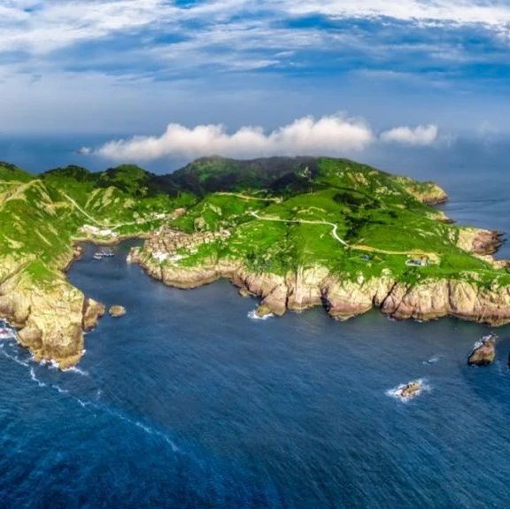 含著微笑，看著海洋！ 神秘的海島，不一樣的浪漫~