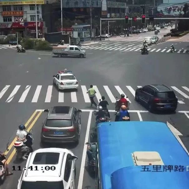 爭分奪秒！福鼎交警開道護送初生嬰兒緊急就醫