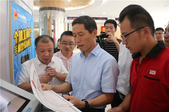 郭學斌蒞鼎開展城市基層黨建工作專題調研