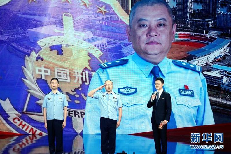 中宣部追授楊春“時代楷?！狈Q號