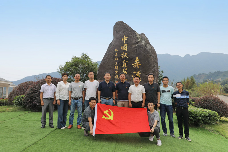 點頭鎮組織領導班子成員赤溪村開展“不忘初心、牢記使命”主題教育