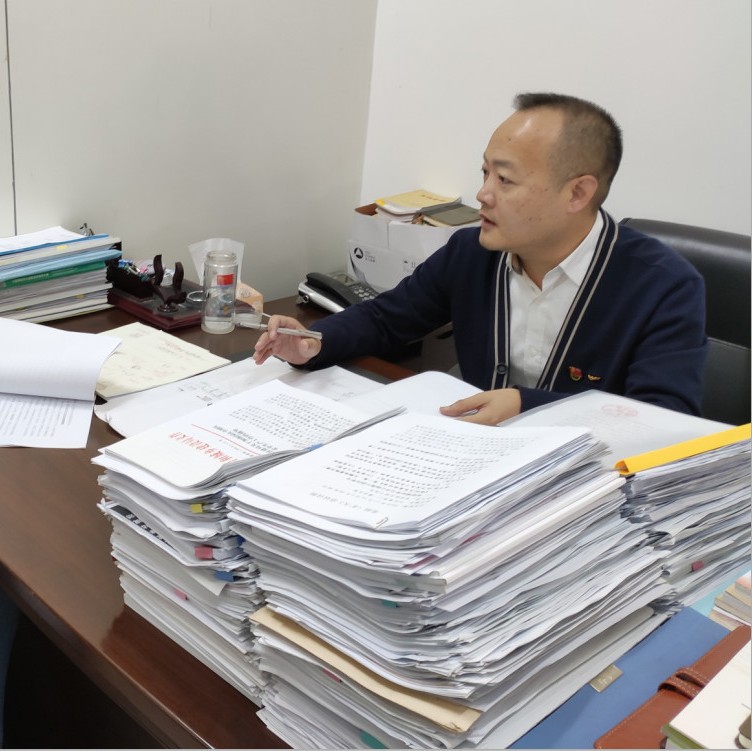 學榜樣 踐初心⑩丨他是工作上的 “多面手”，也是城市“蝶變”的守望者