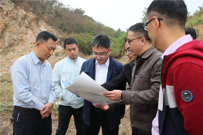 袁華軍率隊開展主題教育調研活動