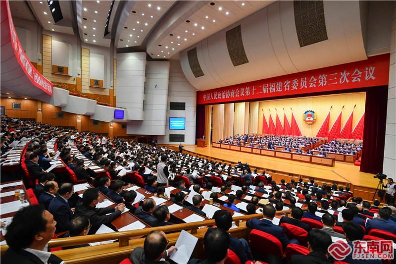 省政協十二屆三次會議閉幕 崔玉英主持并講話