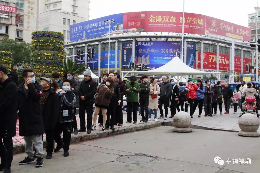 ?暖！福鼎一愛心藥店向市民免費發放一萬只口罩