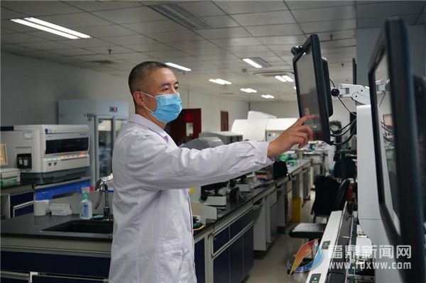 站在抗疫最前線  ——記福鼎市總醫院檢驗科主任張詩顏
