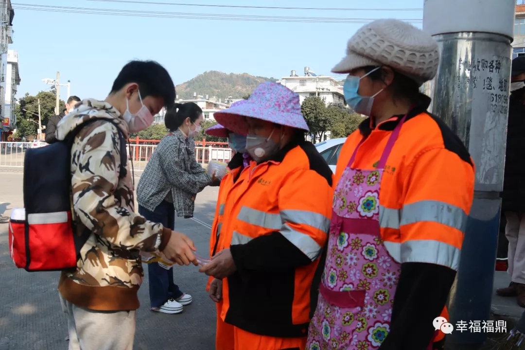 我市2學生捐1.8萬元壓歲錢， 買防疫用品贈一線工作人員