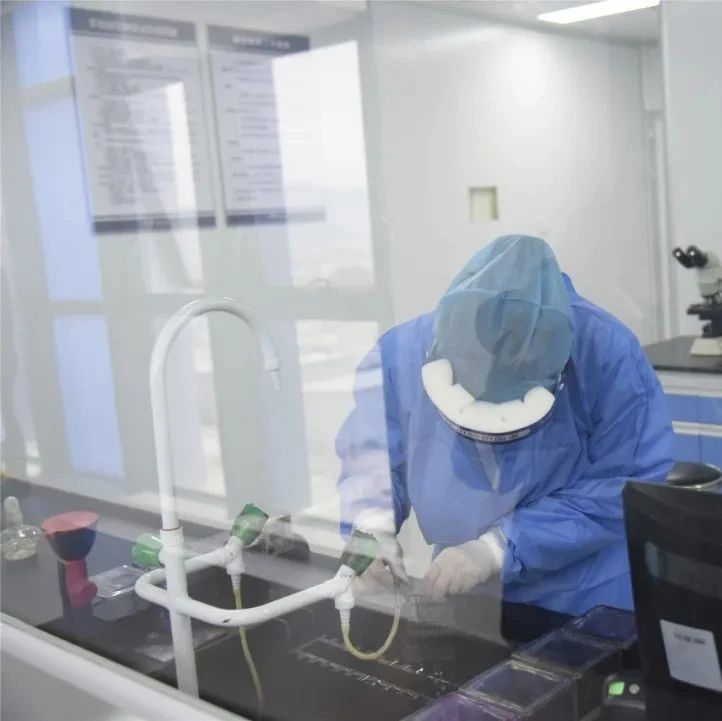 劉振輝袁華軍看望慰問援鄂醫護人員家屬和防疫一線工作人員