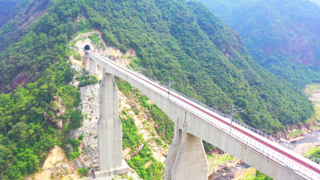 一路通山海，衢寧鐵路來了！