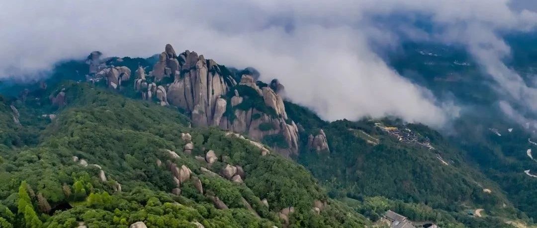 山里的云里霧里雨里，藏著不似人間的風景