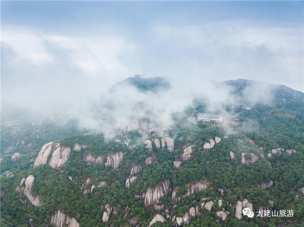 山里的云里霧里雨里，藏著不似人間的風景
