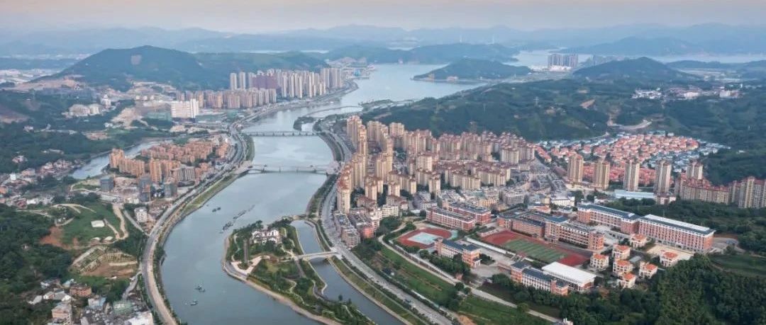 喜迎黨代會|福鼎這五年，用心繪就幸?！暗咨?/><em>喜迎黨代會|福鼎這五年，用心繪就幸?！?/em></a></li>
<!---->
<li><a  target="_blank"><img src="http://www.bbczb.com.cn/d/file/20210728/a21028607526bf93cec49c06f85dc06d.jpg" alt=