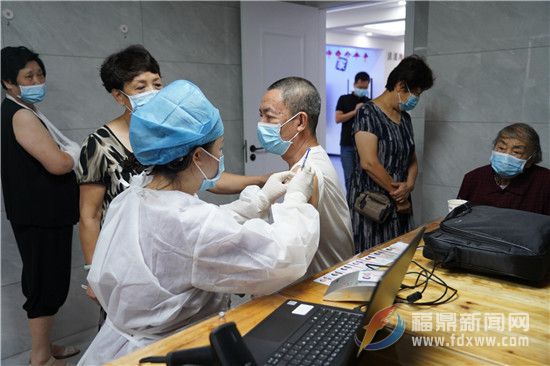 流動疫苗接種點進社區 打通疫苗接種“最后一百米”