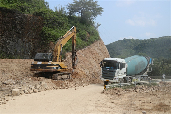 桐山龍白線Y803公路改造工程穩步推進