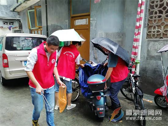 桐山：雨天堅守一線 創城工作不停歇