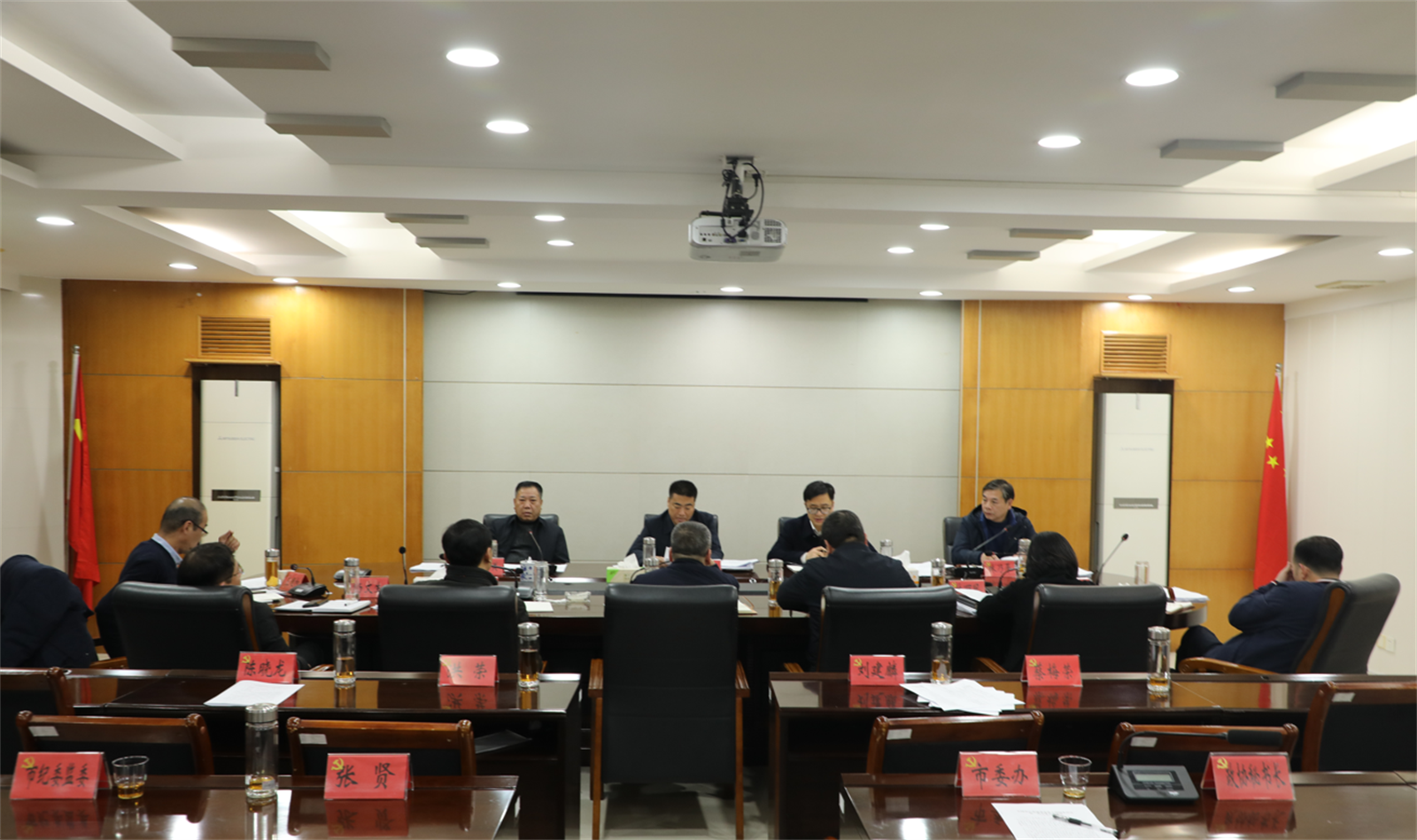 市委理論學習中心組學習會召開