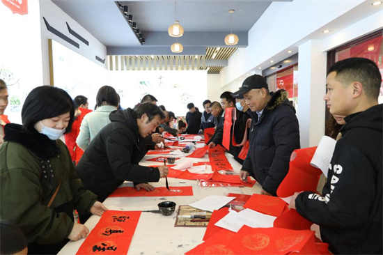 【網絡中國節·春節】山前街道開展新春送?；顒?/><em>【網絡中國節·春節】山前街道開展新春</em></a></li>
<!---->
<li><a href="/xinwenpindao/xiangzhenkuaidi/longan/2022-01-24/91301.html" target="_blank"><img src="http://www.bbczb.com.cn/d/file/20220124/86338baf580ca9c88d92ecf575529faf.jpg" alt=