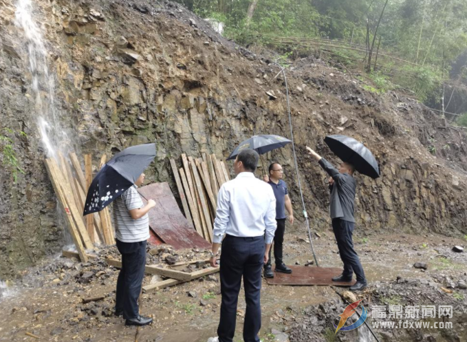 磻溪鎮全力以赴抓好防御強降雨工作