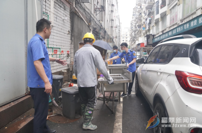 市城管局：整治“門前三包”亂象 提升市容環境水平