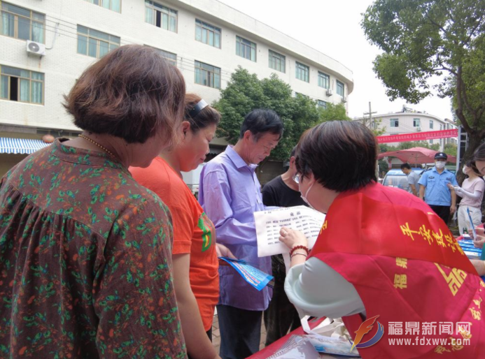 佳陽畬族鄉組織開展平安三率暨打擊整治養老詐騙集中宣傳活動