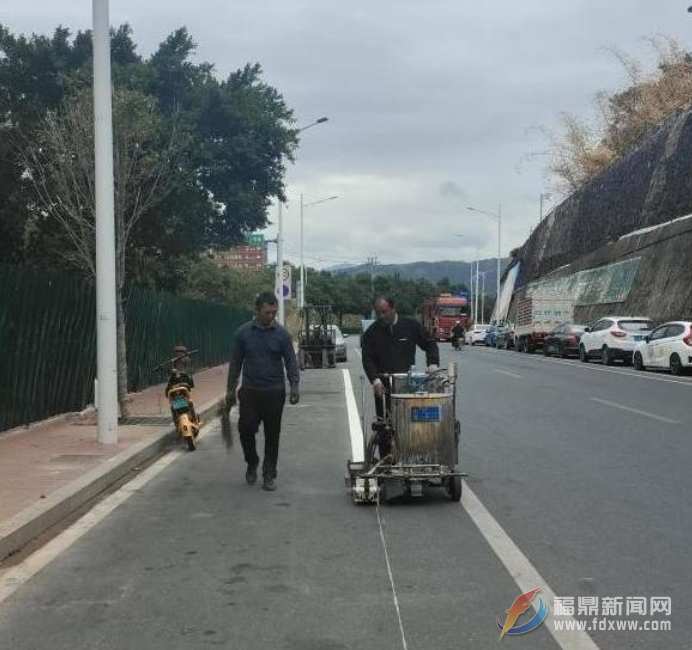 山前街道完善道路劃線工作助力創城