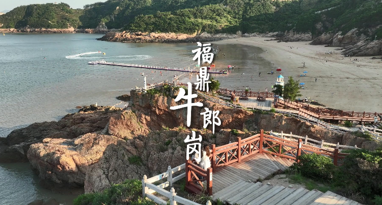 我們喜歡盛夏，就是因為它和青春一樣熱情又濃烈。那就用一場海邊盛夏的#畢業之旅，來給真誠熱烈的青春畫上句號吧