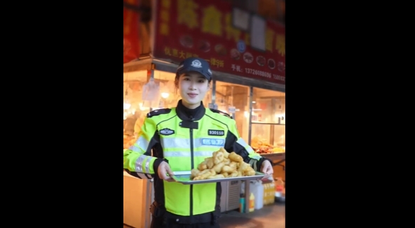 福鼎警花為文旅上分！福建福鼎邀您品舌尖美食，做交通文明使者！