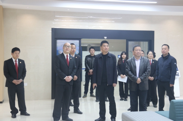 林青到市法院、市檢察院走訪調研