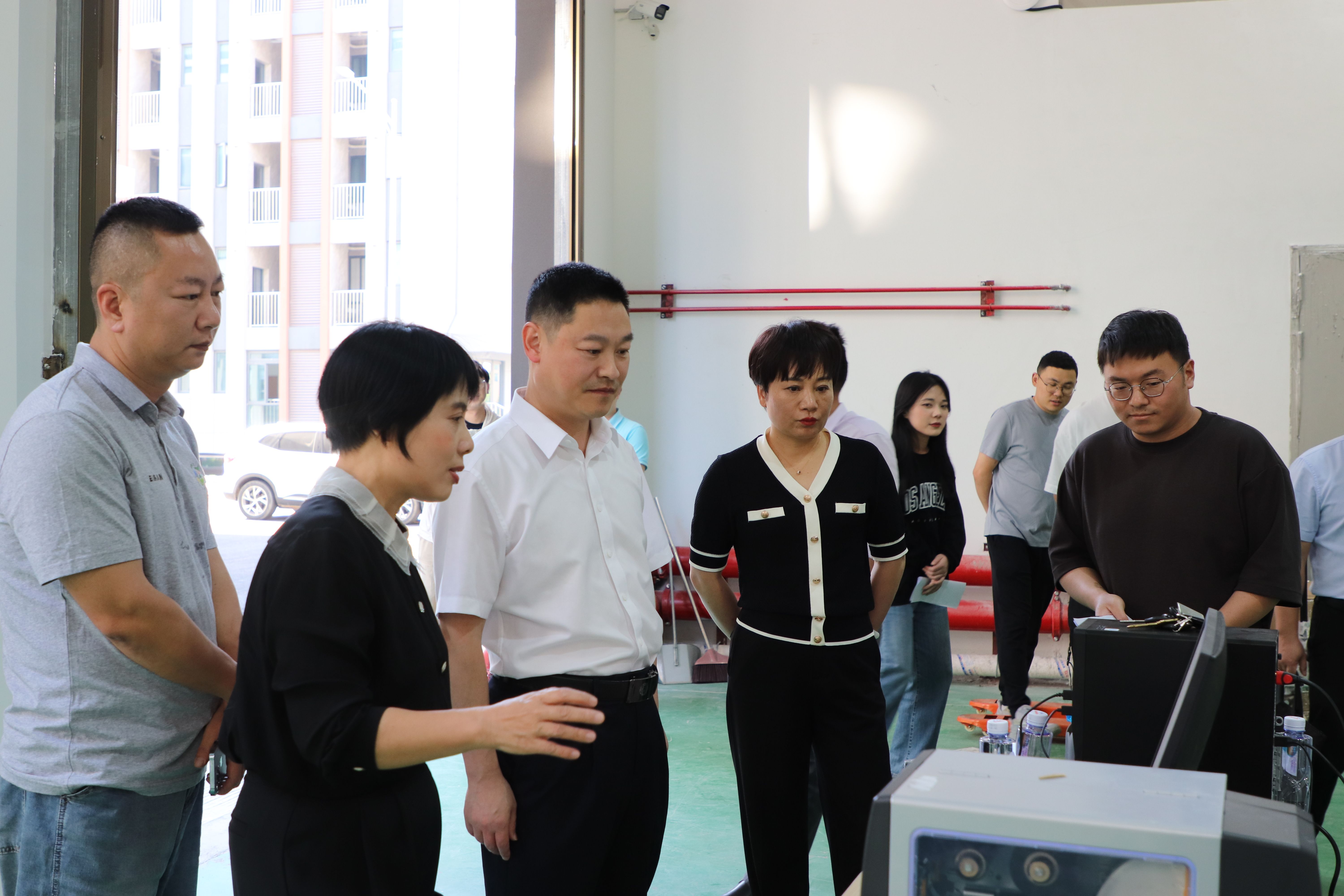 葉浩文到貫嶺鎮開展“四下基層”調研活動