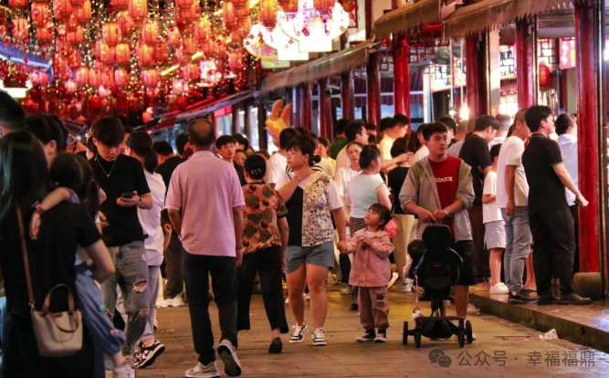 國慶假期，他們都來福鼎逛吃???逛吃???逛吃~