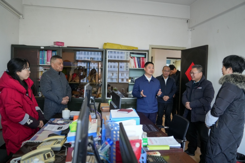 葉浩文開展新春走訪調研