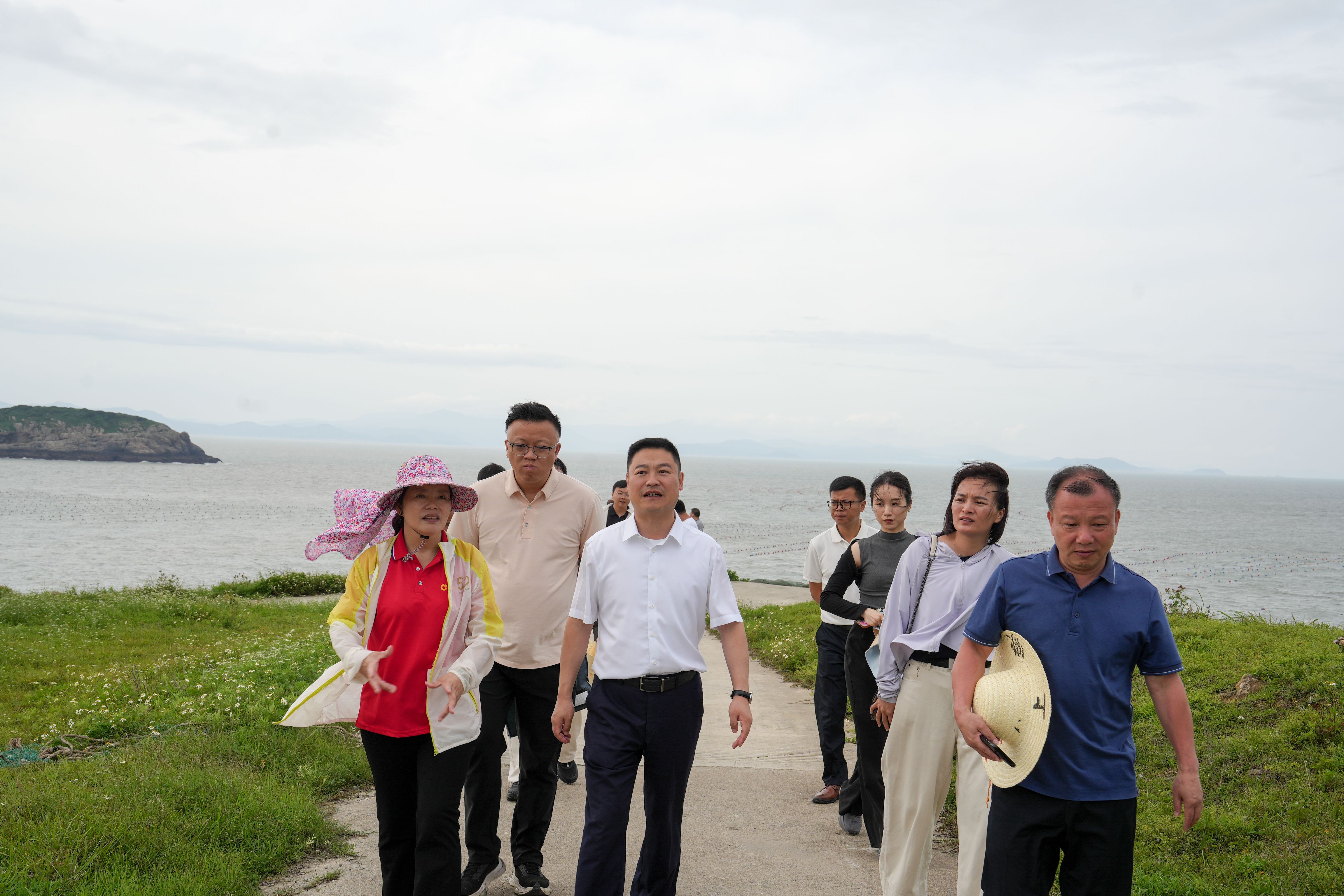 葉浩文赴臺山島、東星島開展“四下基層”調研