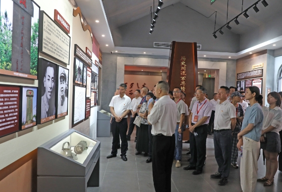 中共鼎平縣委成立、紅軍挺進師入鼎90周年紀念活動暨市領導開展“傳承紅色基因、弘揚優良作風”主題黨日活動舉行